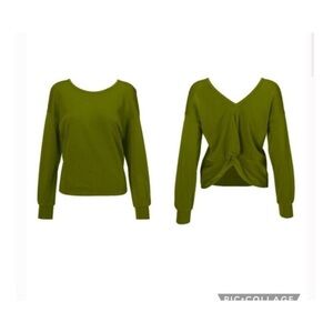 NWT | CAbi 6334 Turnaround Tee